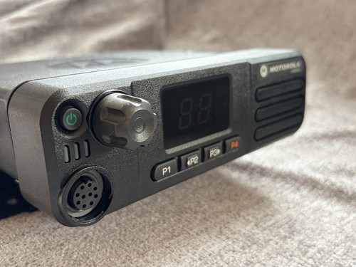 Motorola dm4400 uhf - motorola, radio