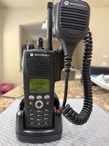 Motorola xts2500 model 3 - 1-,